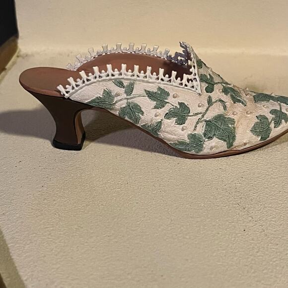 Just the Right Shoe Touch of Lace - Picture 5 of 11